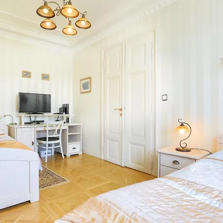 Apartment Nostalgia *